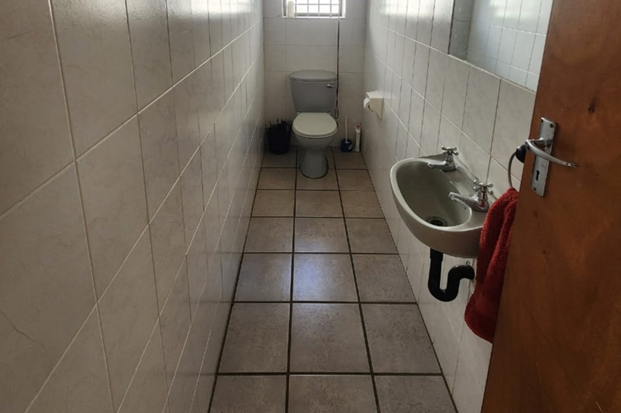 6 Bedroom Property for Sale in Wavecrest Eastern Cape